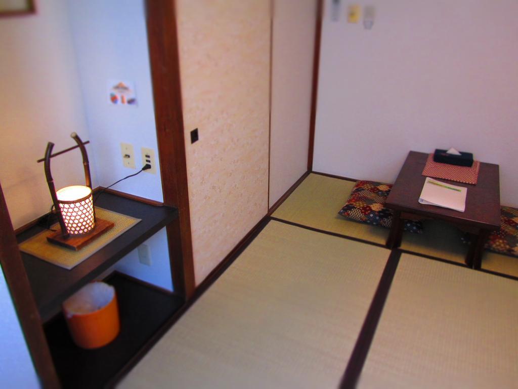 J-Hoppers Hiroshima Guesthouse Pokoj fotografie